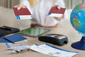 Wichtige Reisedokumente und Versicherungsunterlagen