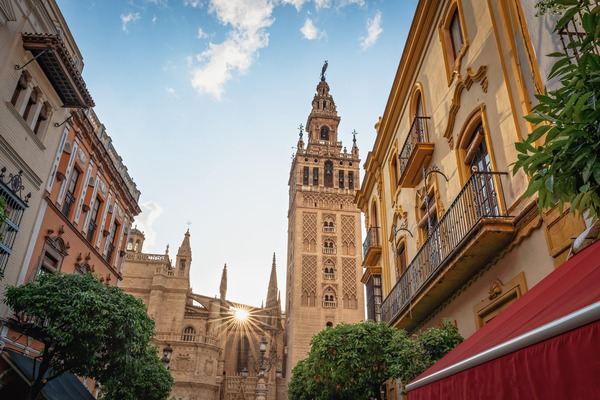 Sehenswürdigkeiten in Spanien - Giralda-Turm in Sevilla Sehenswürdigkeiten in Spanien - Giralda-Turm in Sevilla
