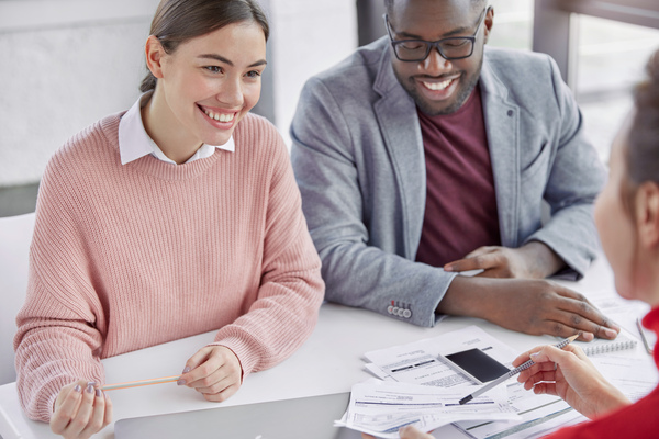 Wie bewirbt man sich für ein Praktikum im Ausland?